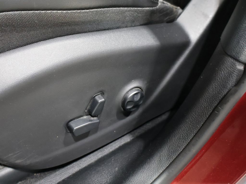 Used 2021 Jeep Cherokee Trailhawk image 12