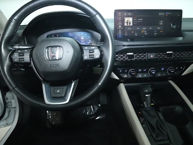 Used 2025 Honda Accord Touring image 30