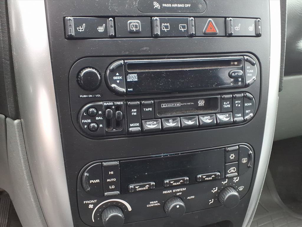 Used 2005 Chrysler Town & Country Touring w/ Leather Interior Group image 9