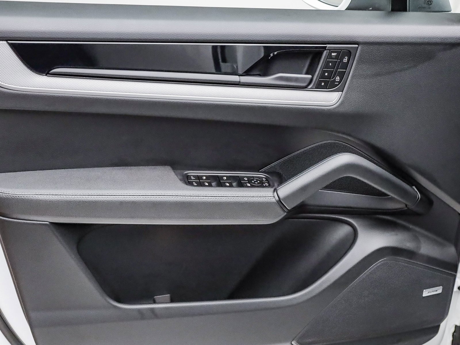 Certified 2025 Porsche Cayenne S image 25