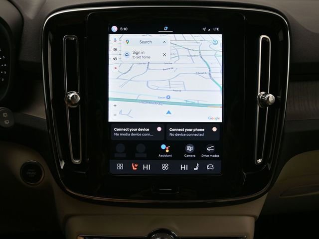 Used 2023 Volvo XC40 B5 Ultimate w/ Climate Package image 13