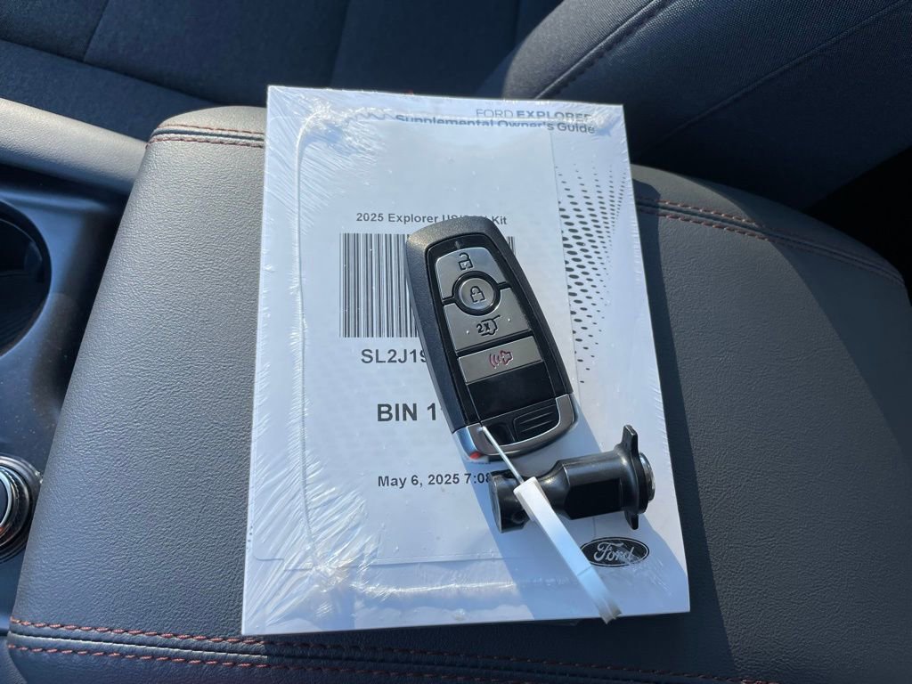 Used 2025 Ford Explorer Active image 47