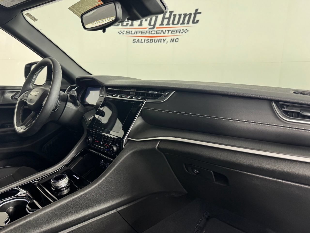 Used 2023 Jeep Grand Cherokee Altitude RWD image 43