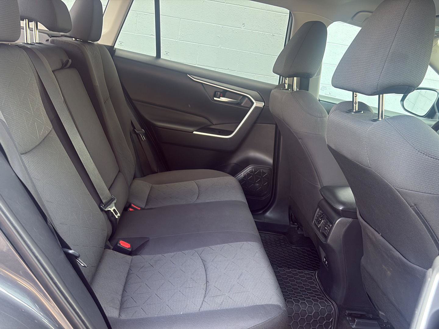 Used 2021 Toyota RAV4 XLE AWD/4WD image 18