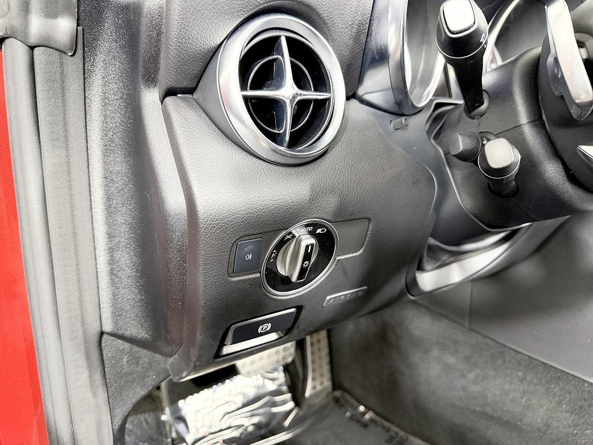 Used 2019 Mercedes-Benz SLC 300 image 33