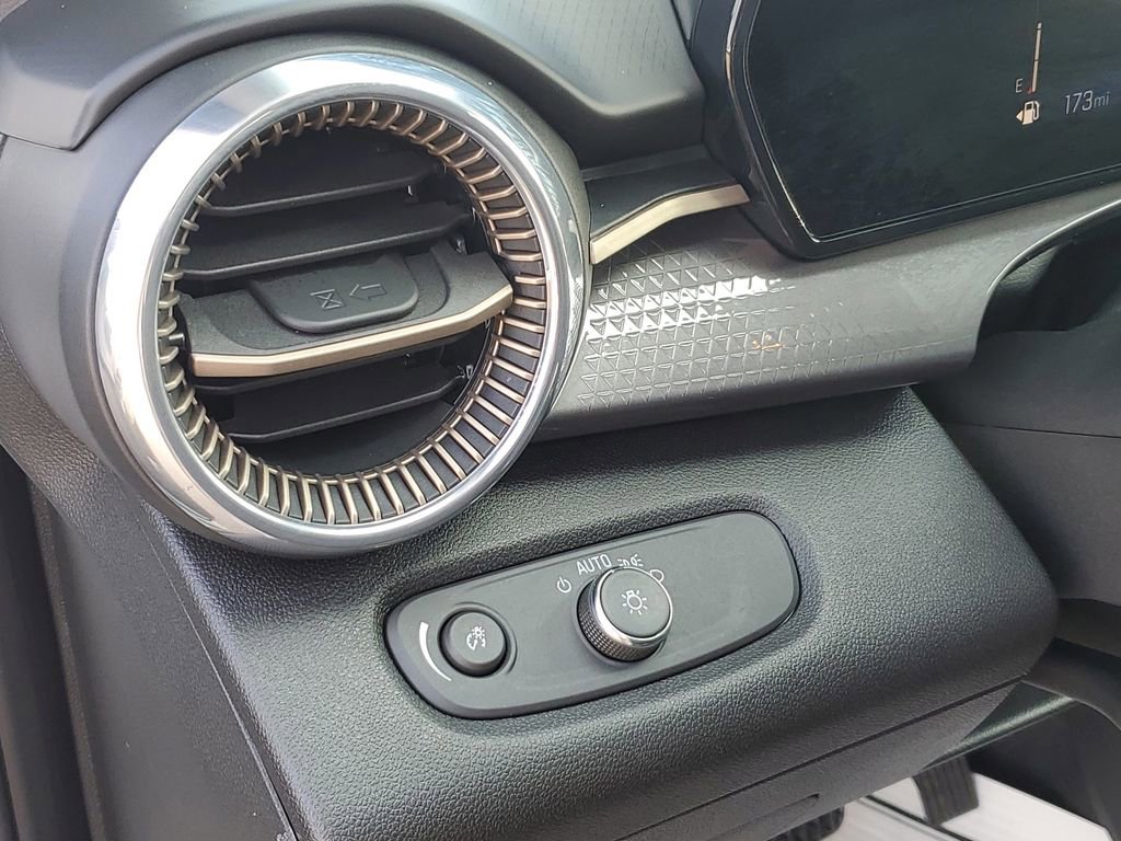 Used 2025 Chevrolet Trax ACTIV w/ Driver Confidence Package image 8