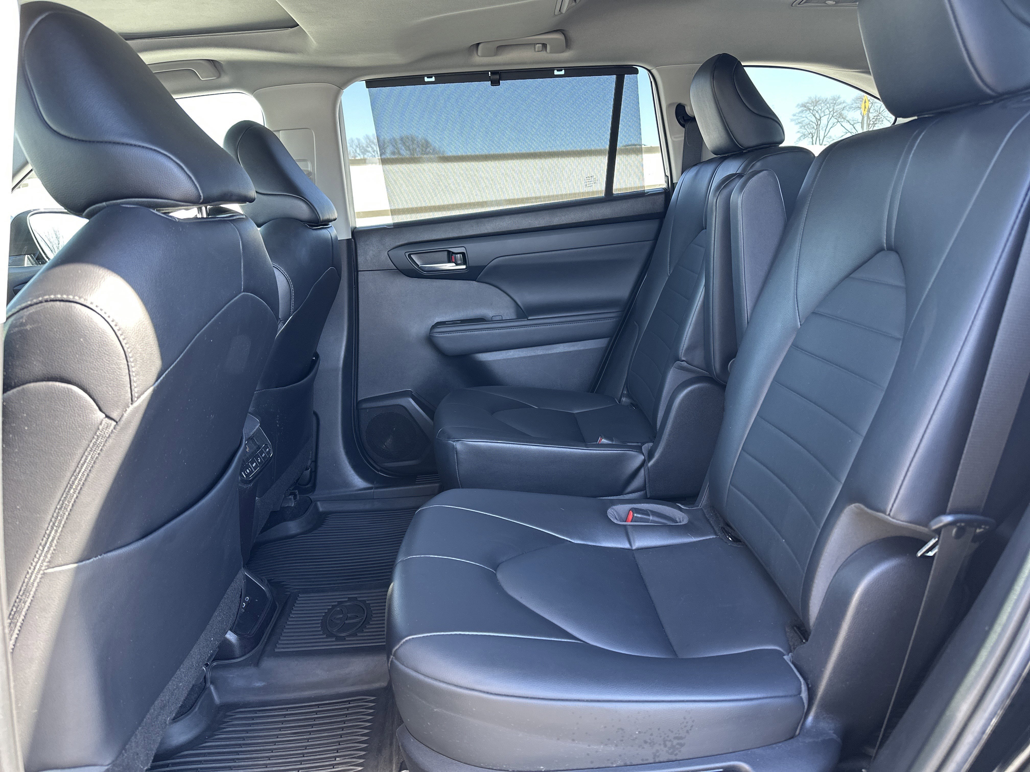 Used 2022 Toyota Highlander XLE image 30