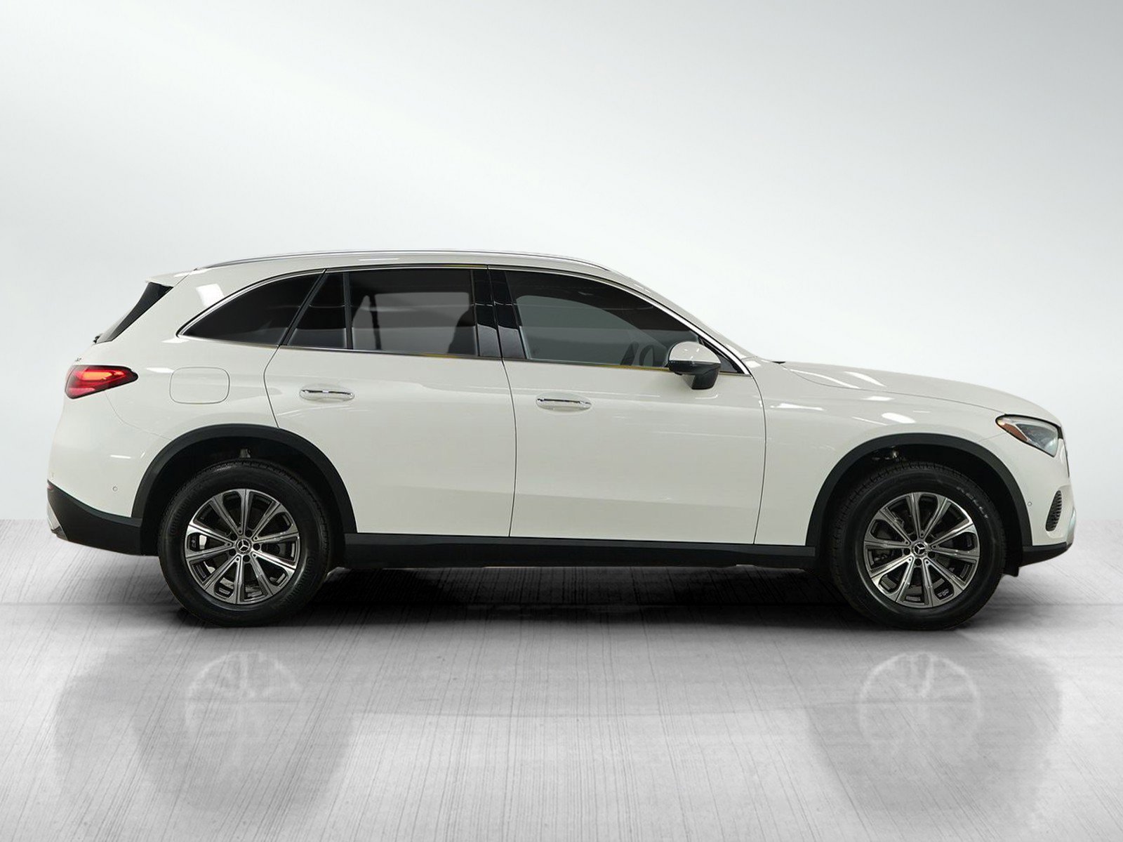 Used 2024 Mercedes-Benz GLC 300 4MATIC image 6