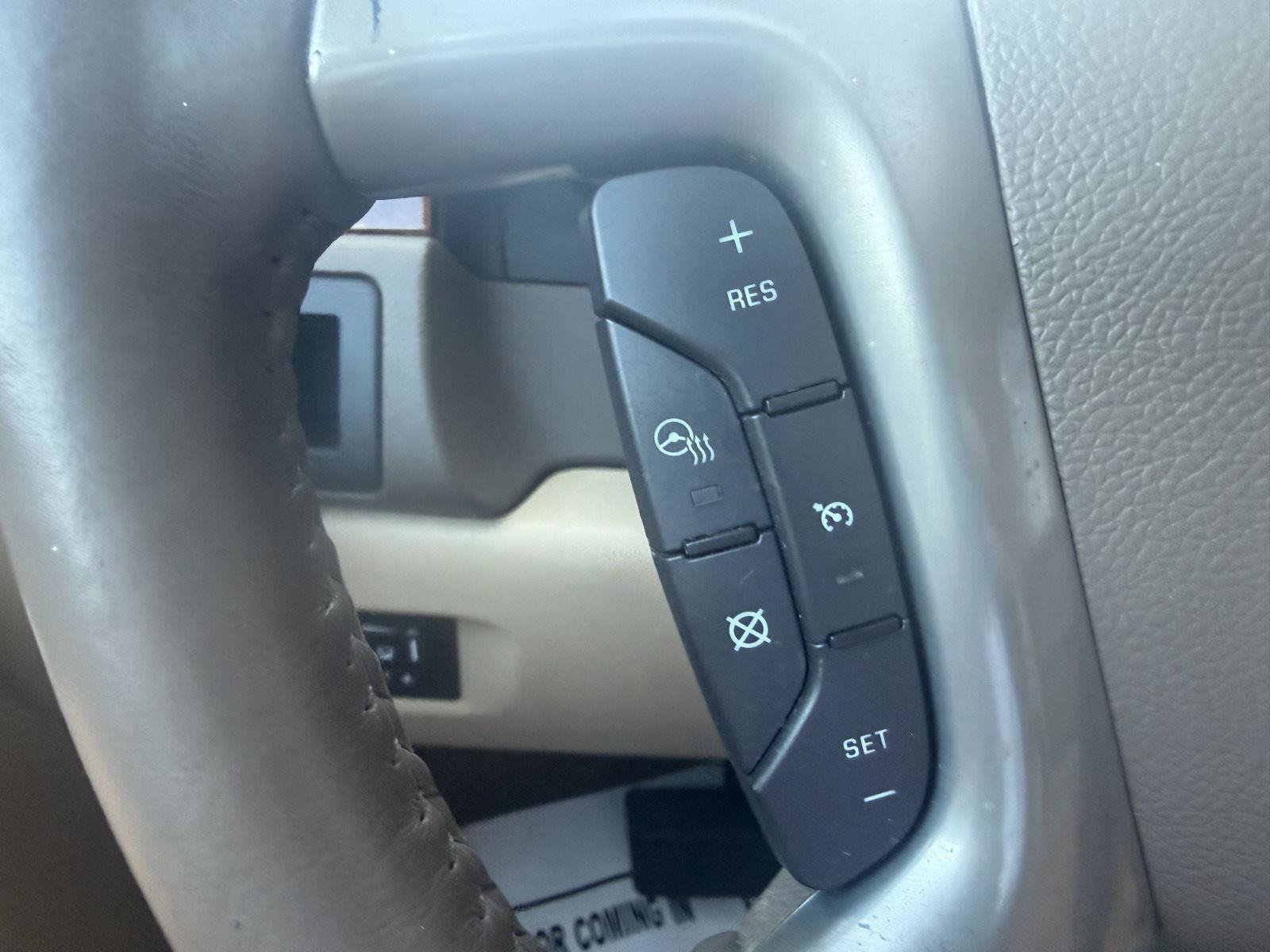 Used 2014 Chevrolet Suburban LTZ RWD image 26