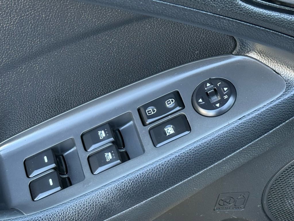 Used 2018 Kia Forte S w/ S Technology Plus Package FWD image 17