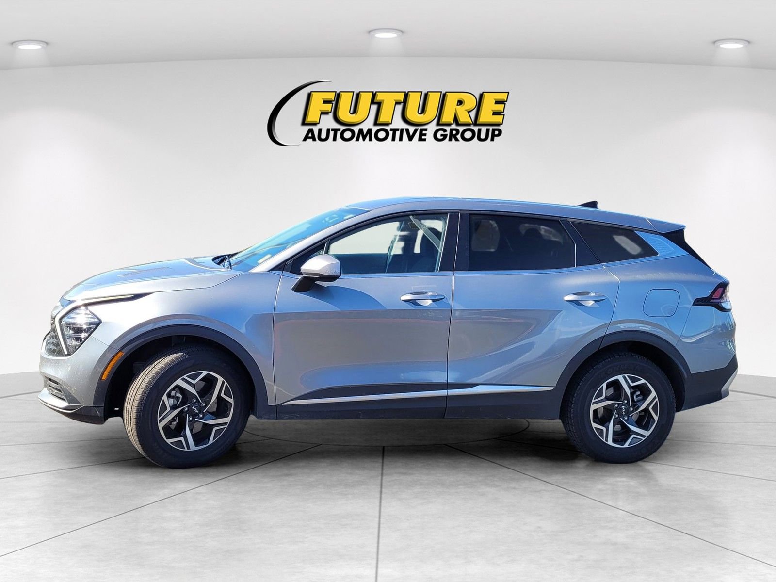 Used 2024 Kia Sportage LX image 8