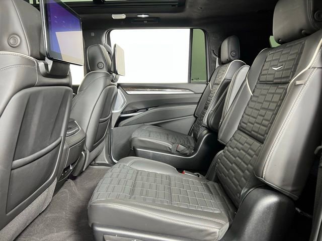 Used 2025 Cadillac Escalade ESV Sport Platinum image 9