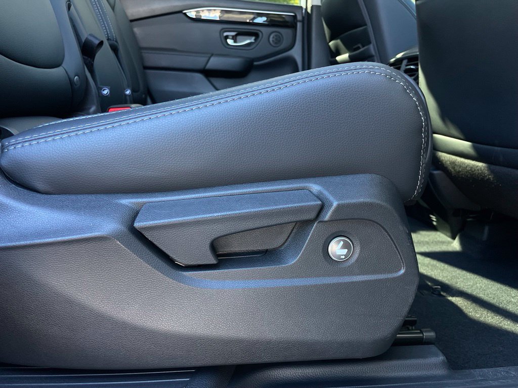 Certified 2025 Honda Pilot Touring image 35