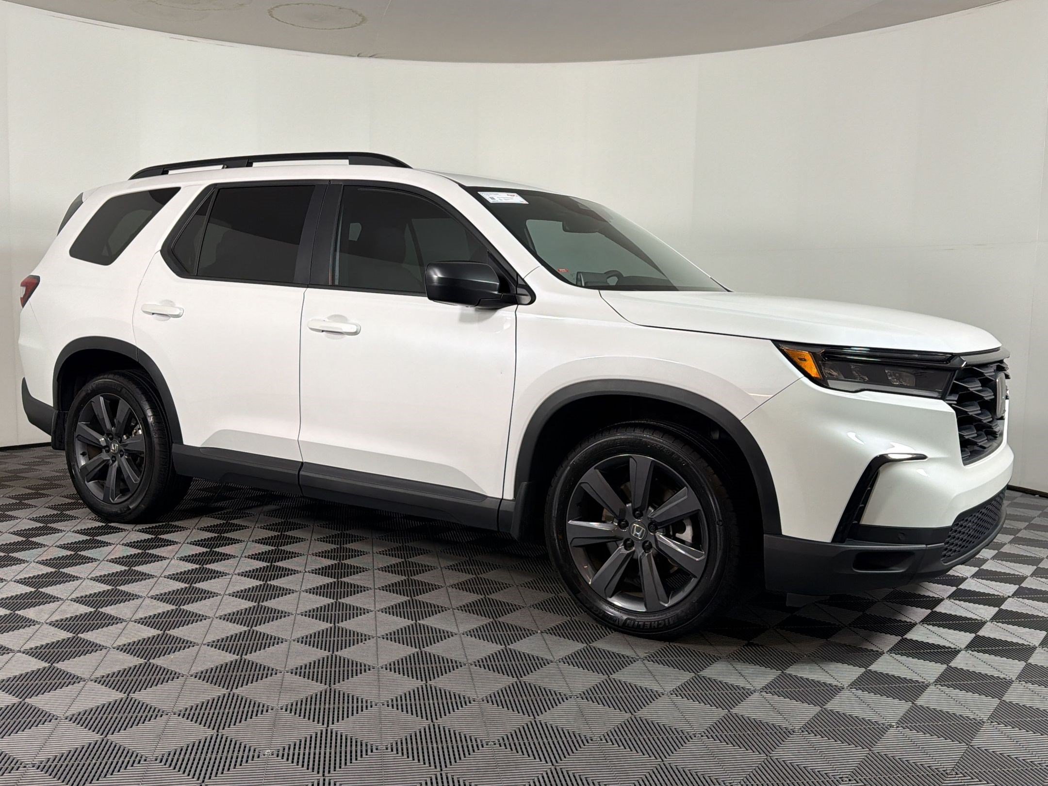 Used 2024 Honda Pilot Sport image 6