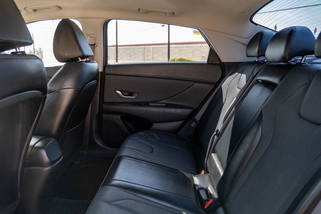 Used 2023 Hyundai Elantra Limited image 16