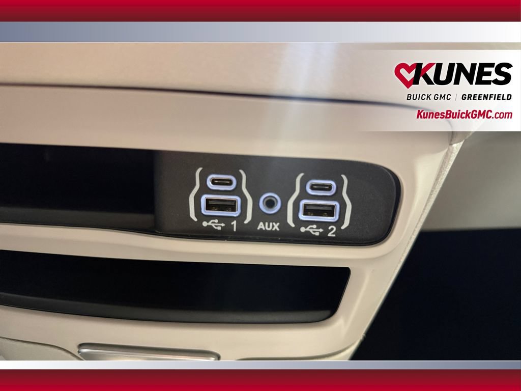 Used 2024 Chrysler Pacifica Touring-L FWD image 32