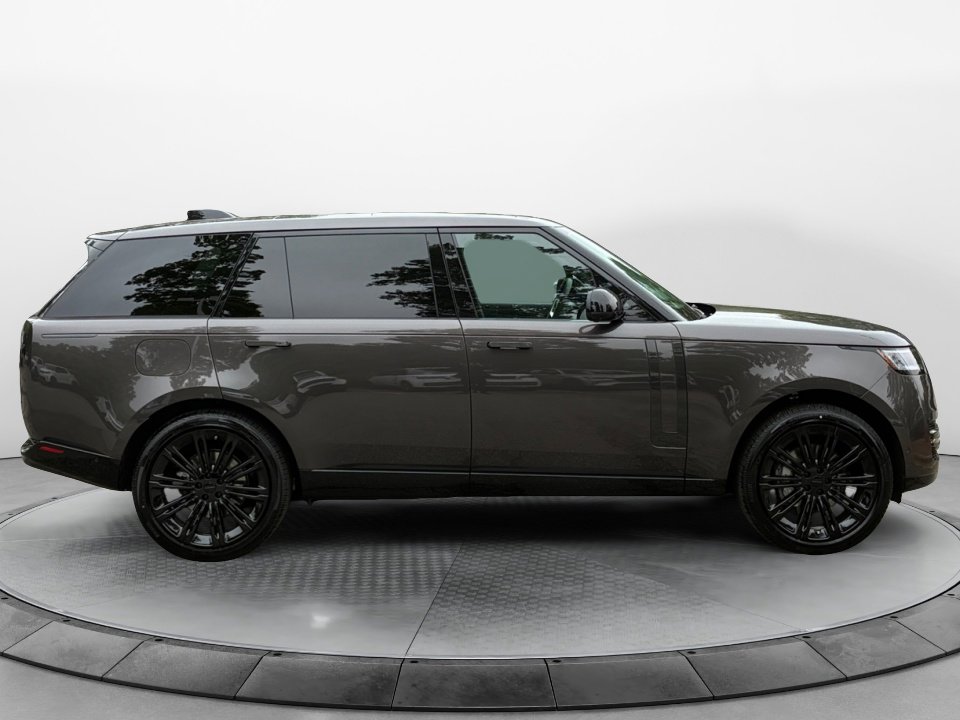 New 2026 Land Rover Range Rover Long Wheelbase SE AWD/4WD image 8