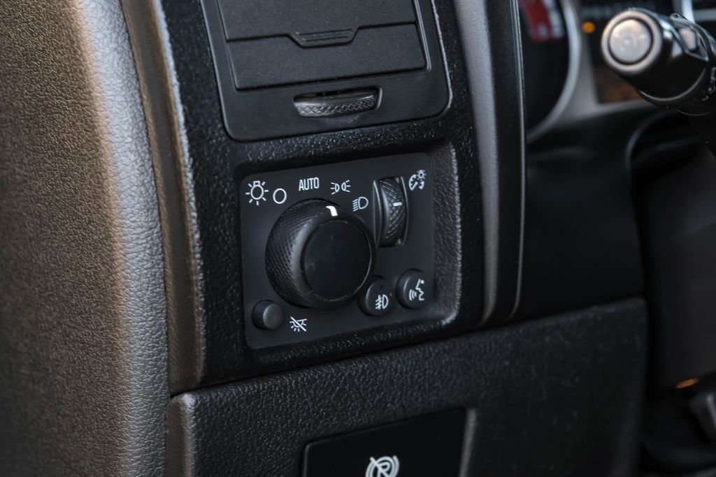 Used 2010 HUMMER H3 Luxury w/ Appearance Package image 24