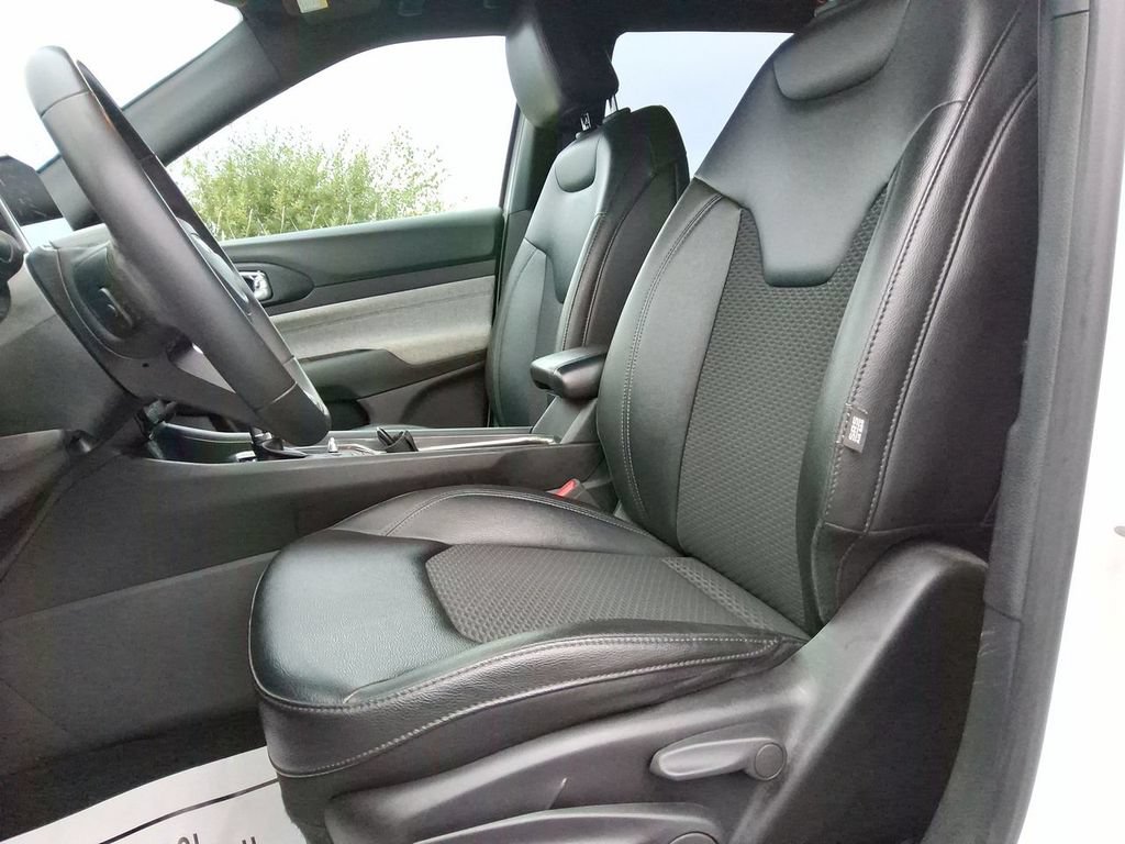 Used 2024 Jeep Compass Latitude AWD/4WD image 12