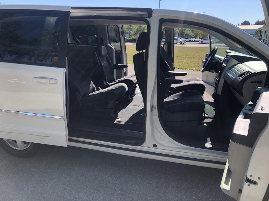 Used 2008 Dodge Grand Caravan SXT image 13