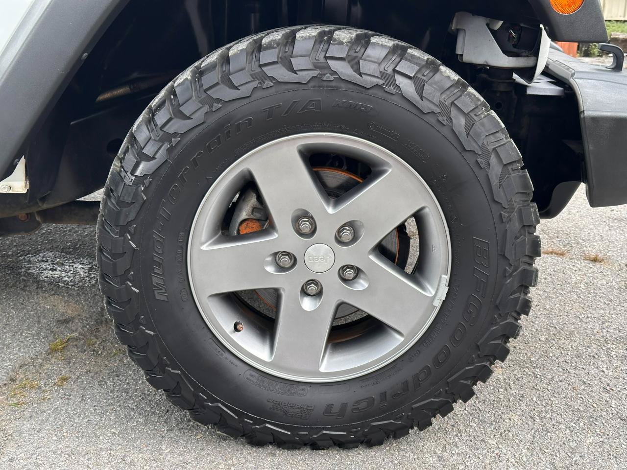 Used 2012 Jeep Wrangler Unlimited Rubicon w/ Connectivity Group AWD/4WD image 25