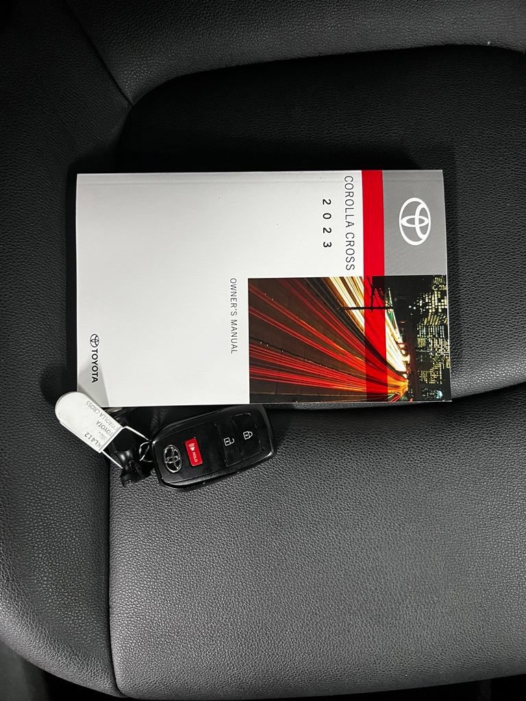 Used 2023 Toyota Corolla Cross XLE AWD/4WD image 39