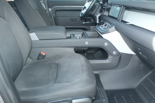 Used 2023 Land Rover Defender 110 image 3