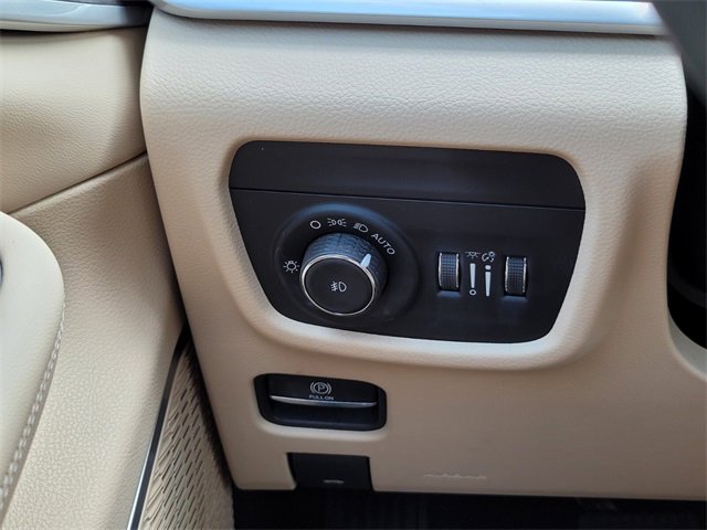 Used 2022 Jeep Grand Cherokee L Limited w/ Luxury Tech Group II image 38