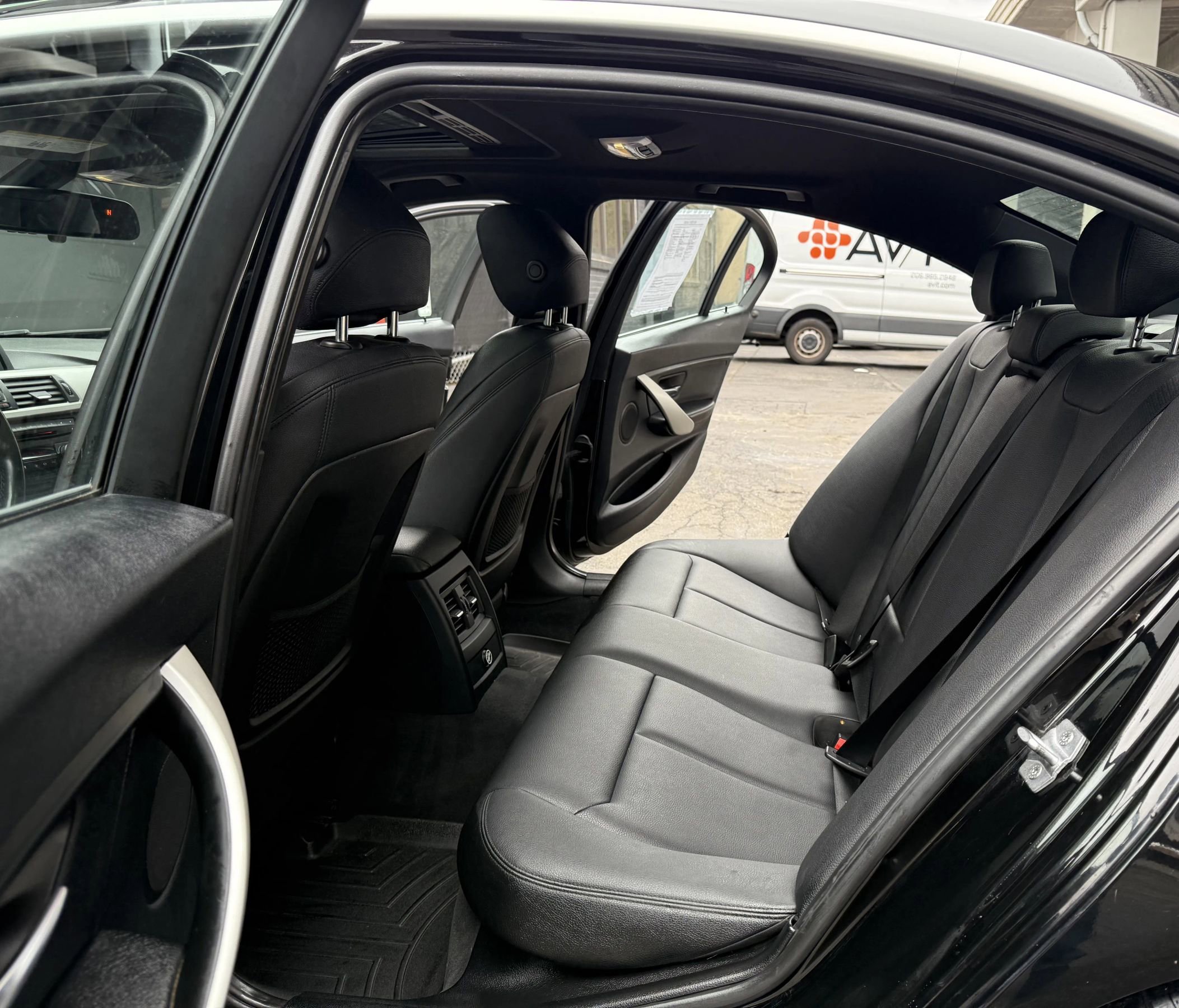 Used 2015 BMW 320i Sedan RWD image 13