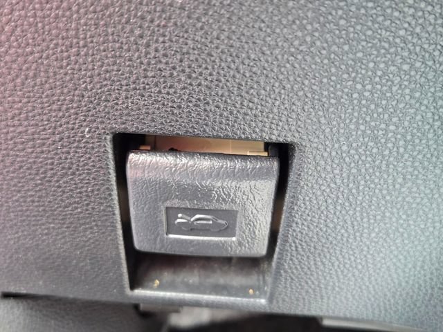Used 2021 Toyota Corolla LE w/ Carpet Mat Package (TMS) FWD image 12