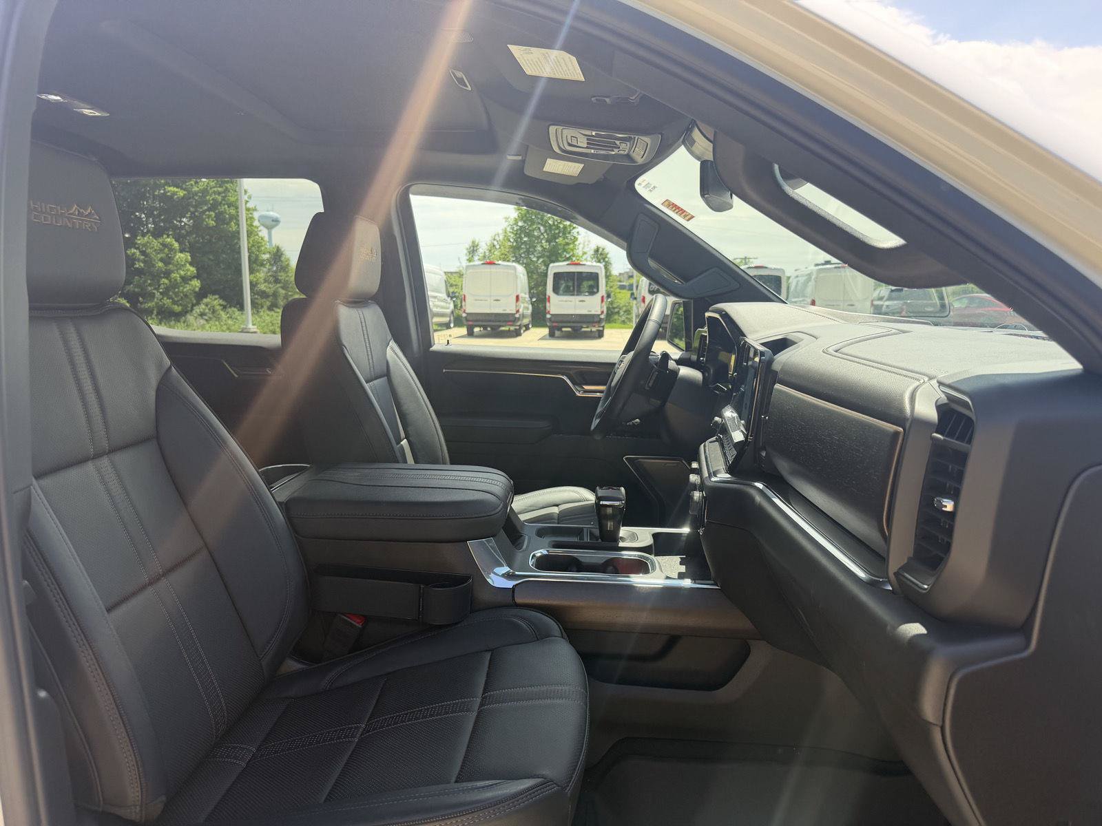 Used 2025 Chevrolet Silverado 1500 High Country w/ High Country Premium Package AWD/4WD image 32