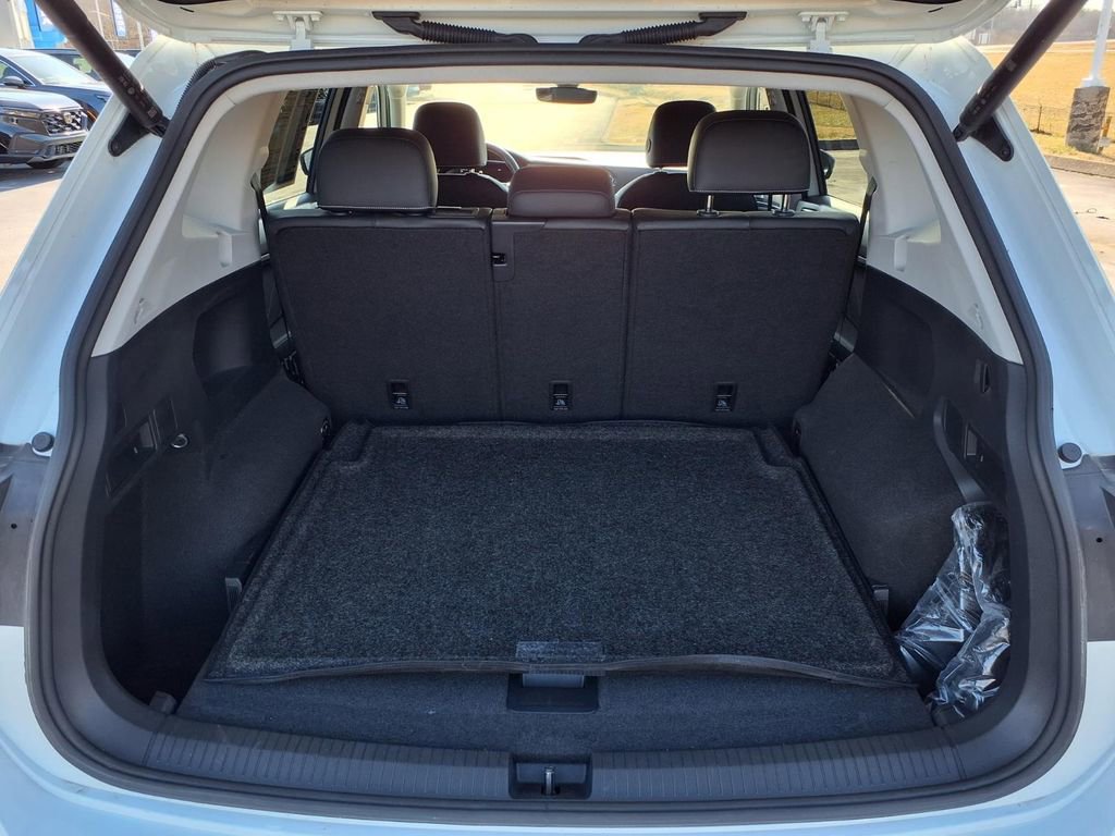 Used 2024 Volkswagen Tiguan SE image 8