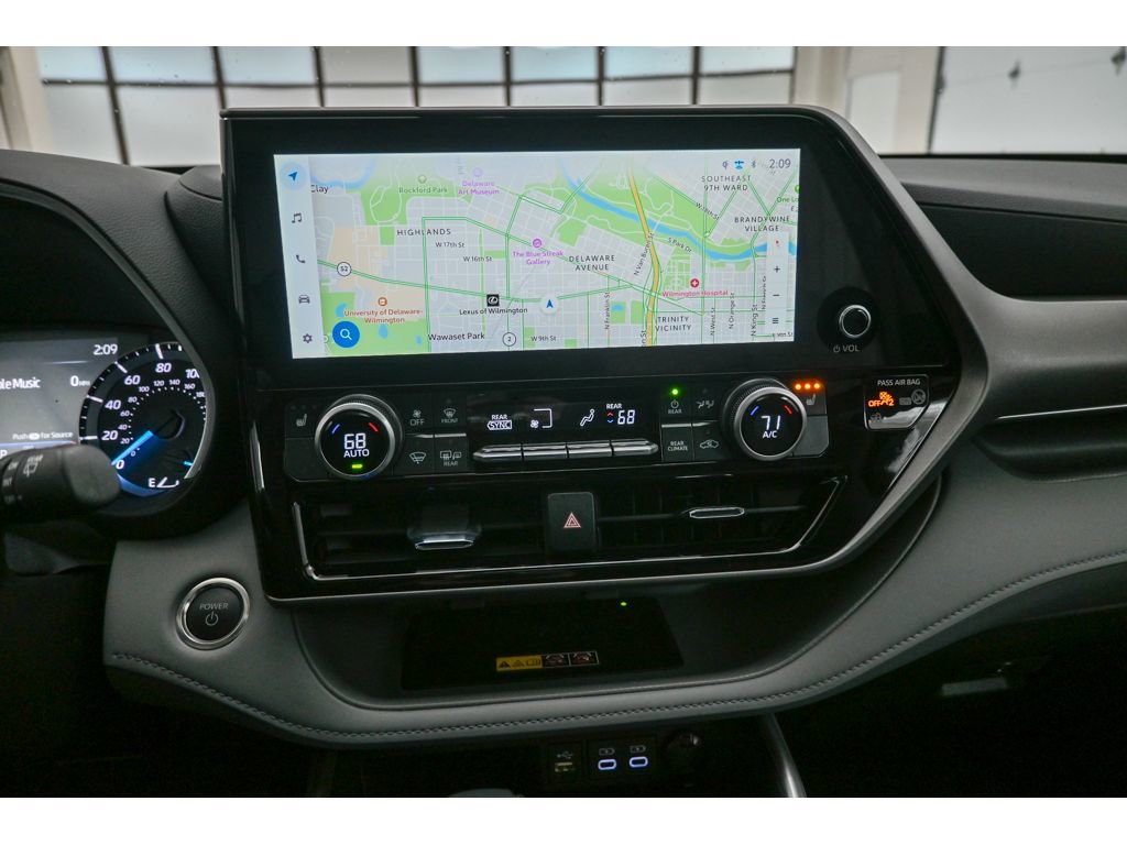 Used 2025 Toyota Highlander XLE image 15