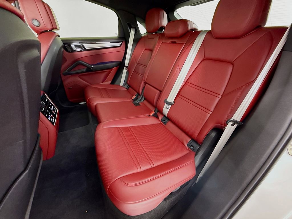 Certified 2023 Porsche Cayenne Platinum Edition w/ Premium Package Plus (PIA) image 24