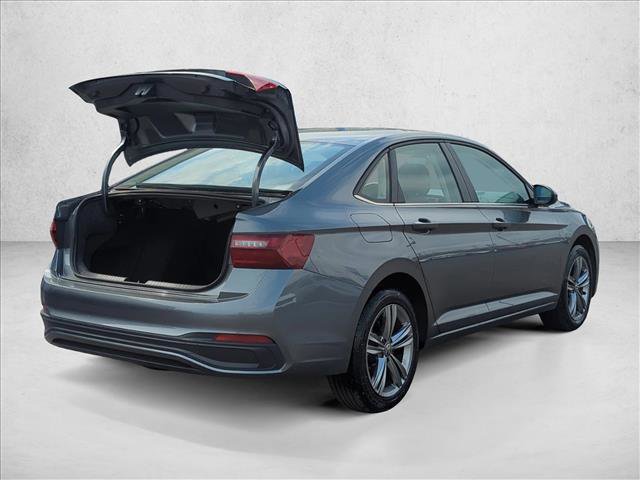 Used 2024 Volkswagen Jetta SE image 5