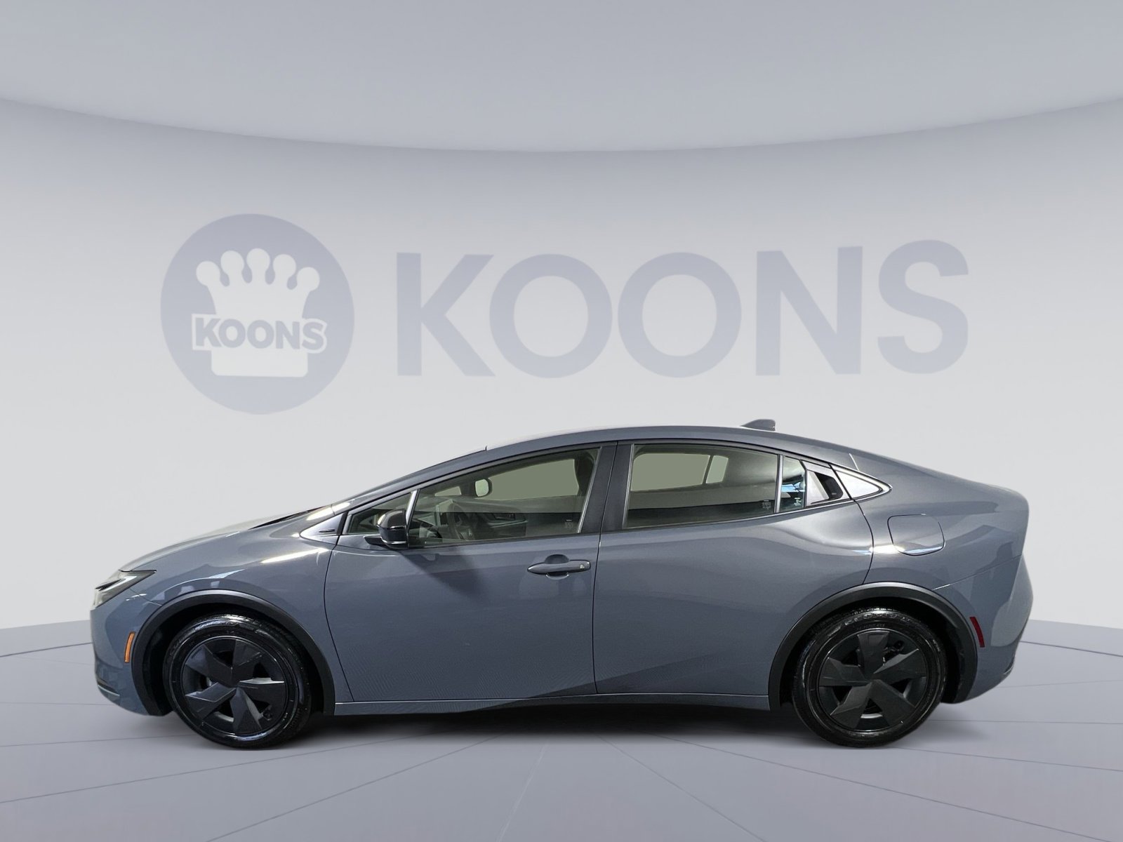 Used 2025 Toyota Prius LE image 2