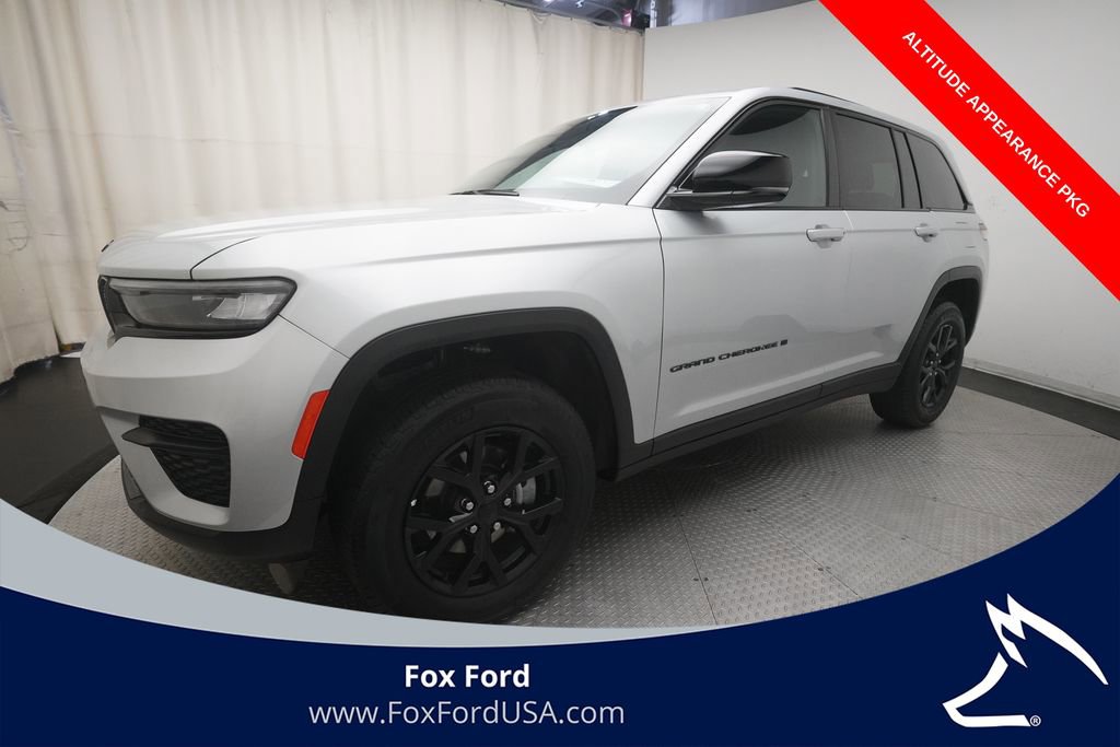Used 2025 Jeep Grand Cherokee Altitude