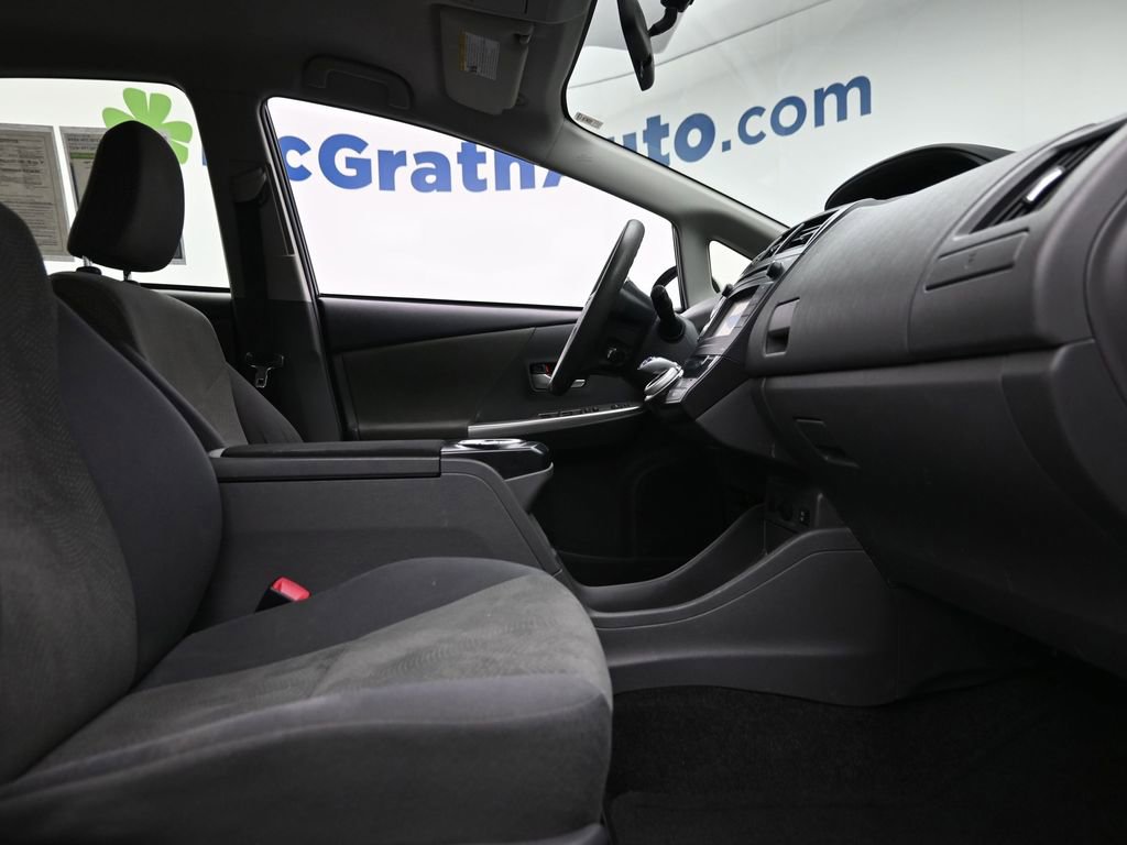 Used 2014 Toyota Prius V Two image 7