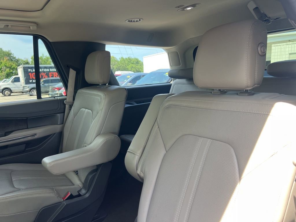 Used 2019 Ford Expedition Limited w/ Equipment Group 302A RWD image 11