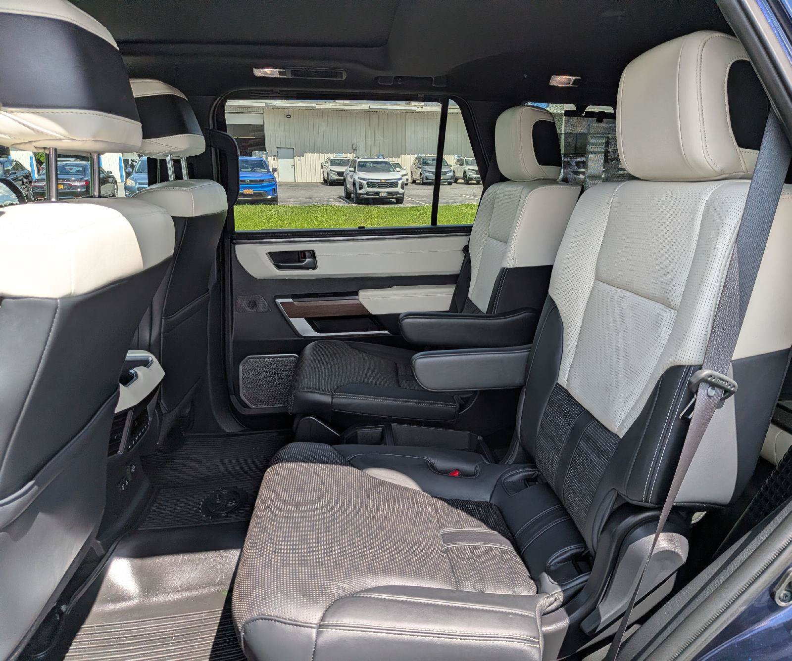 Used 2023 Toyota Sequoia Capstone AWD/4WD image 21
