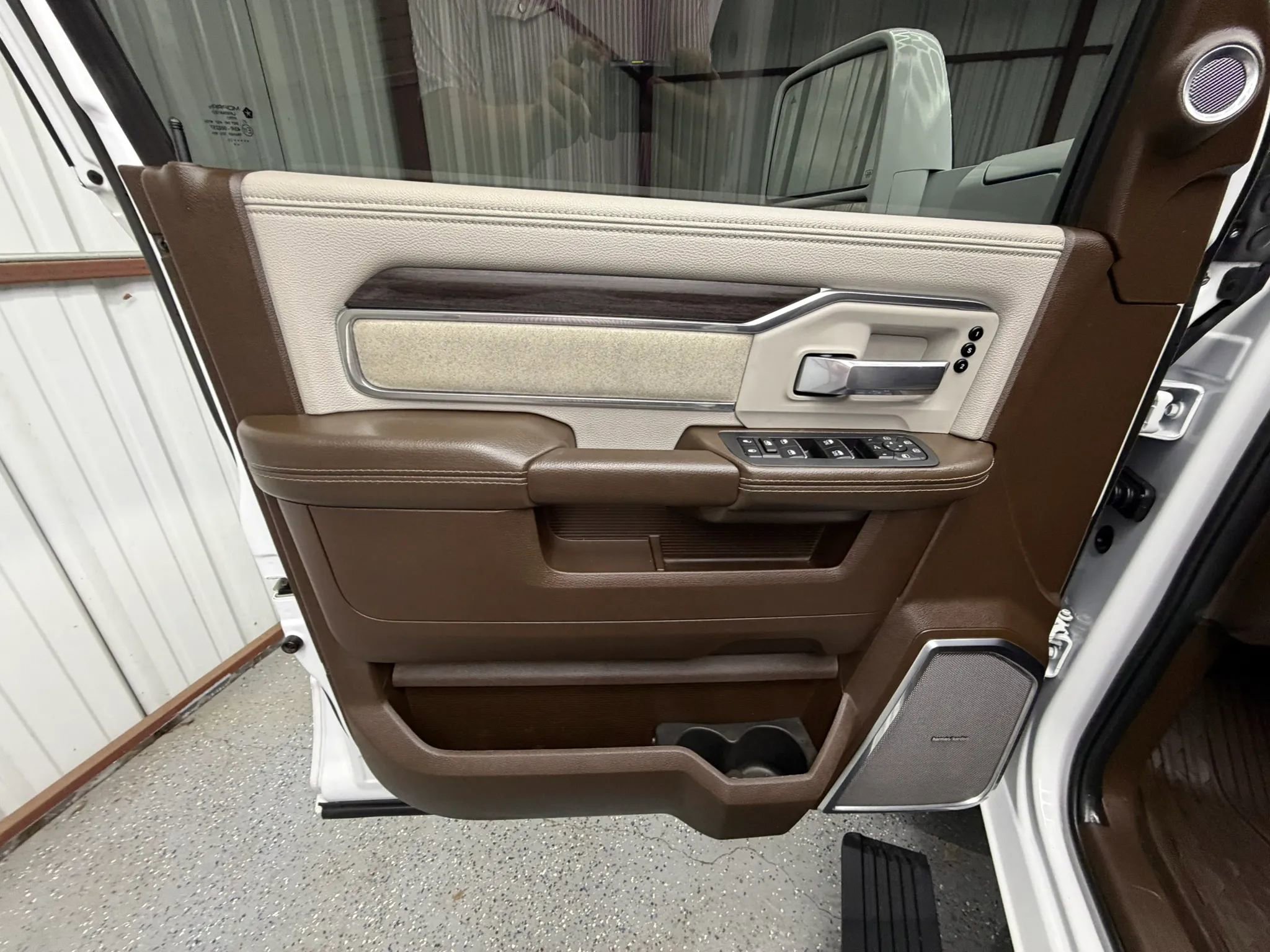 Used 2025 RAM 3500 Laramie AWD/4WD image 9