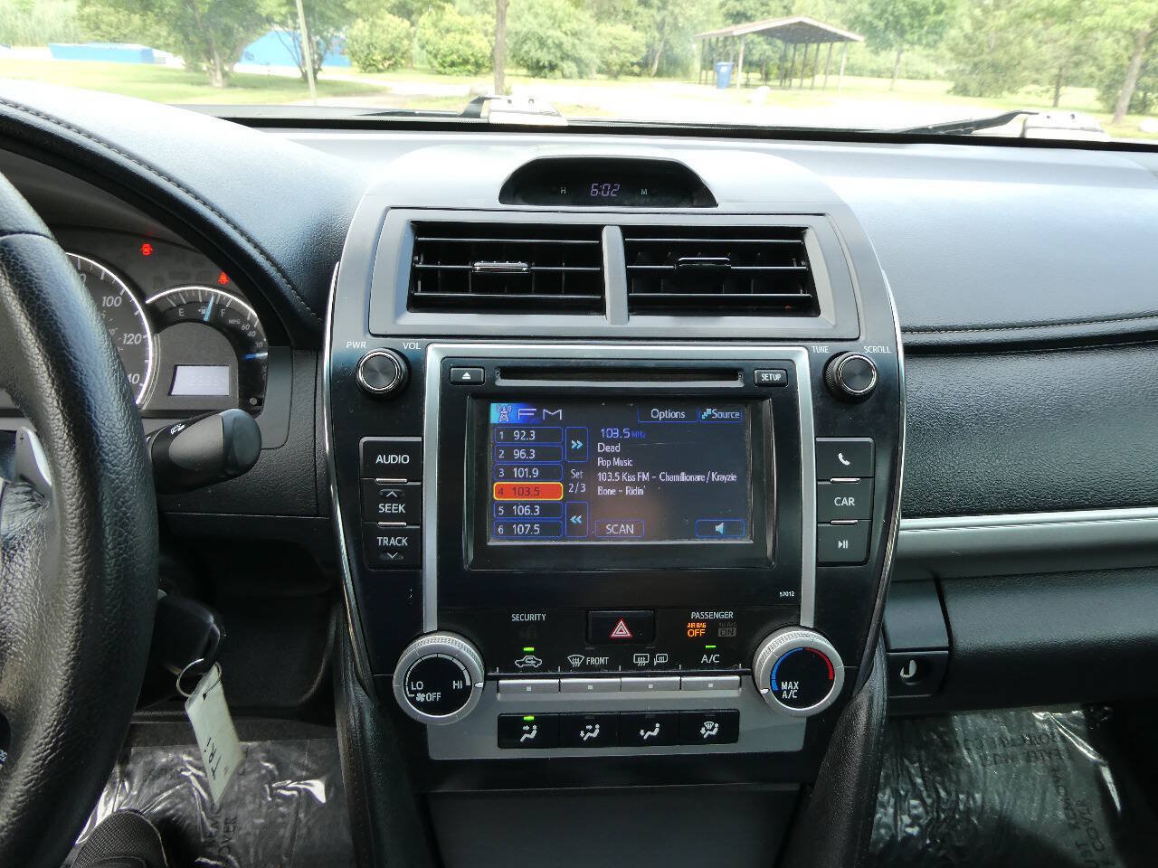 Used 2012 Toyota Camry SE FWD image 16
