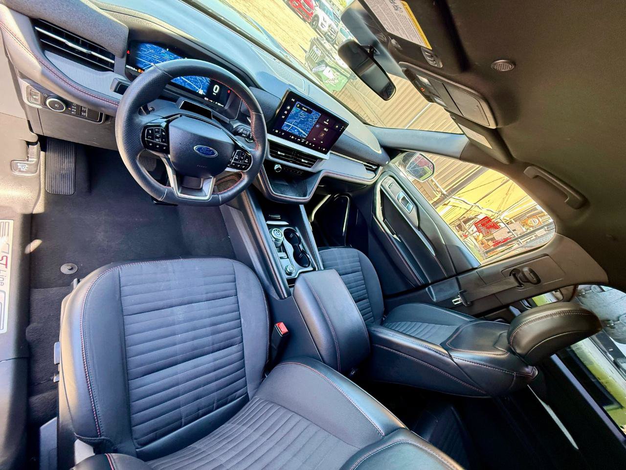 Used 2025 Ford Explorer ST-Line w/ ST-Line Street Pack AWD/4WD image 15