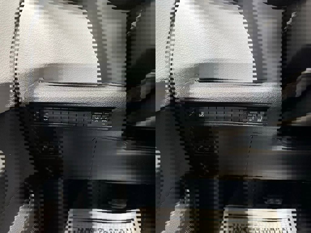 Used 2025 Toyota Sienna XSE image 17