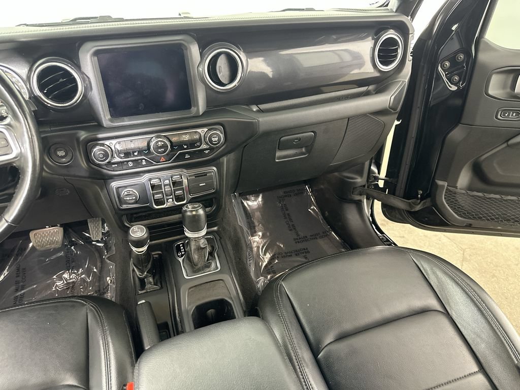 Used 2022 Jeep Wrangler Unlimited Sahara AWD/4WD image 21