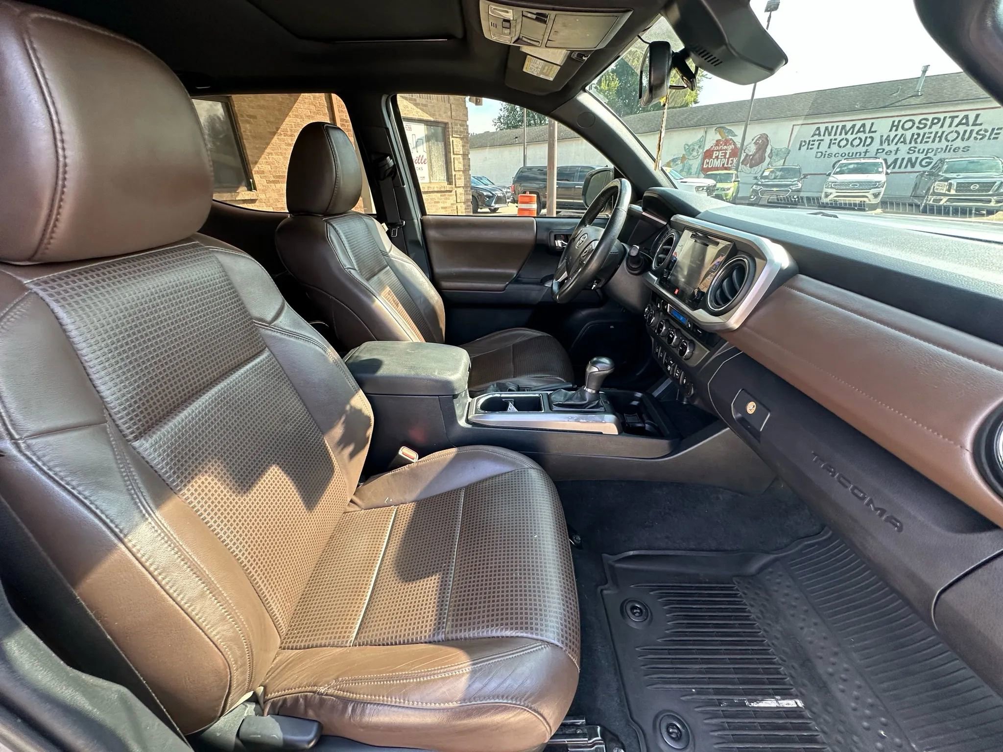 Used 2018 Toyota Tacoma Limited image 11