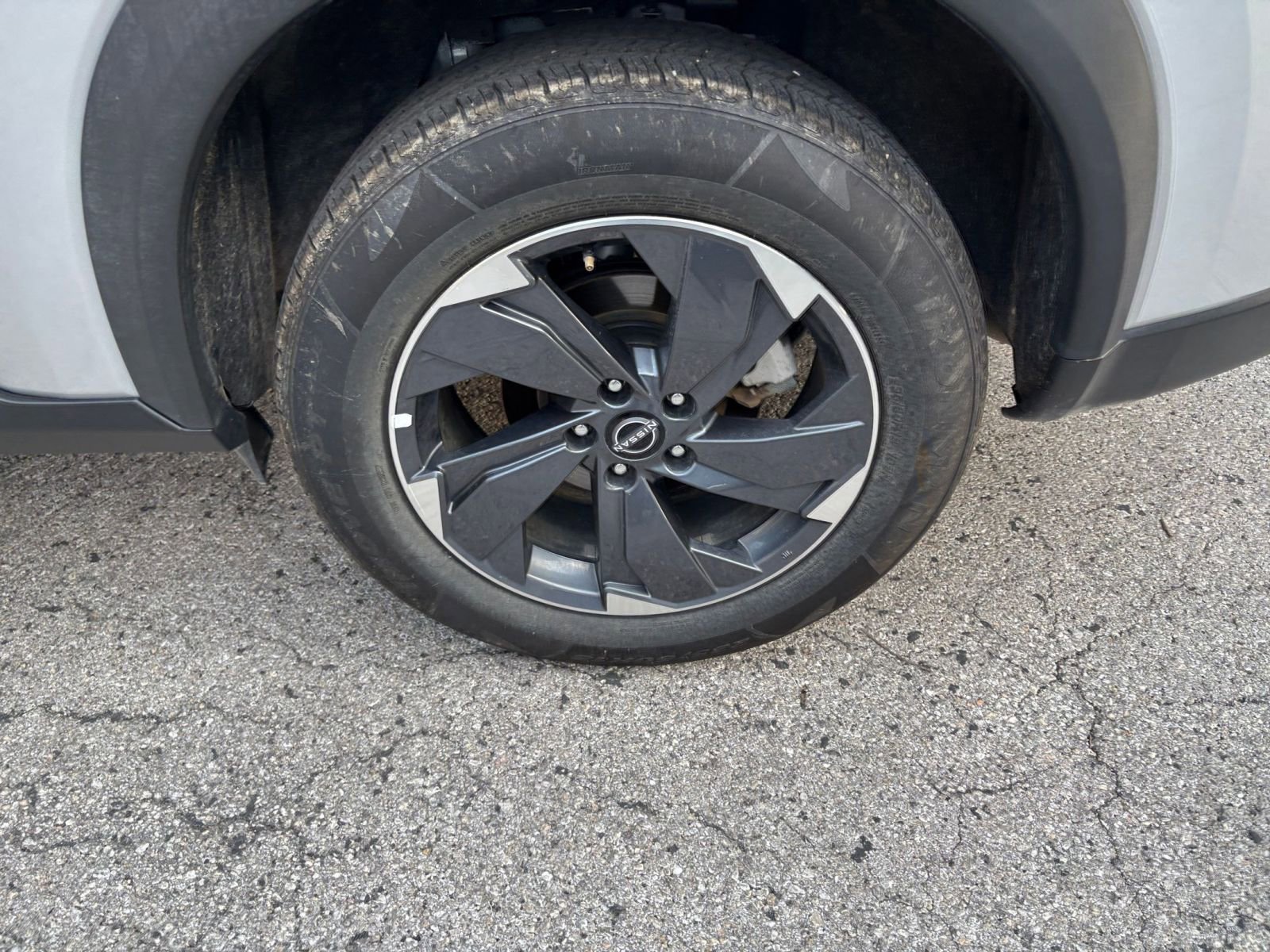 Used 2025 Nissan Rogue SV FWD image 24