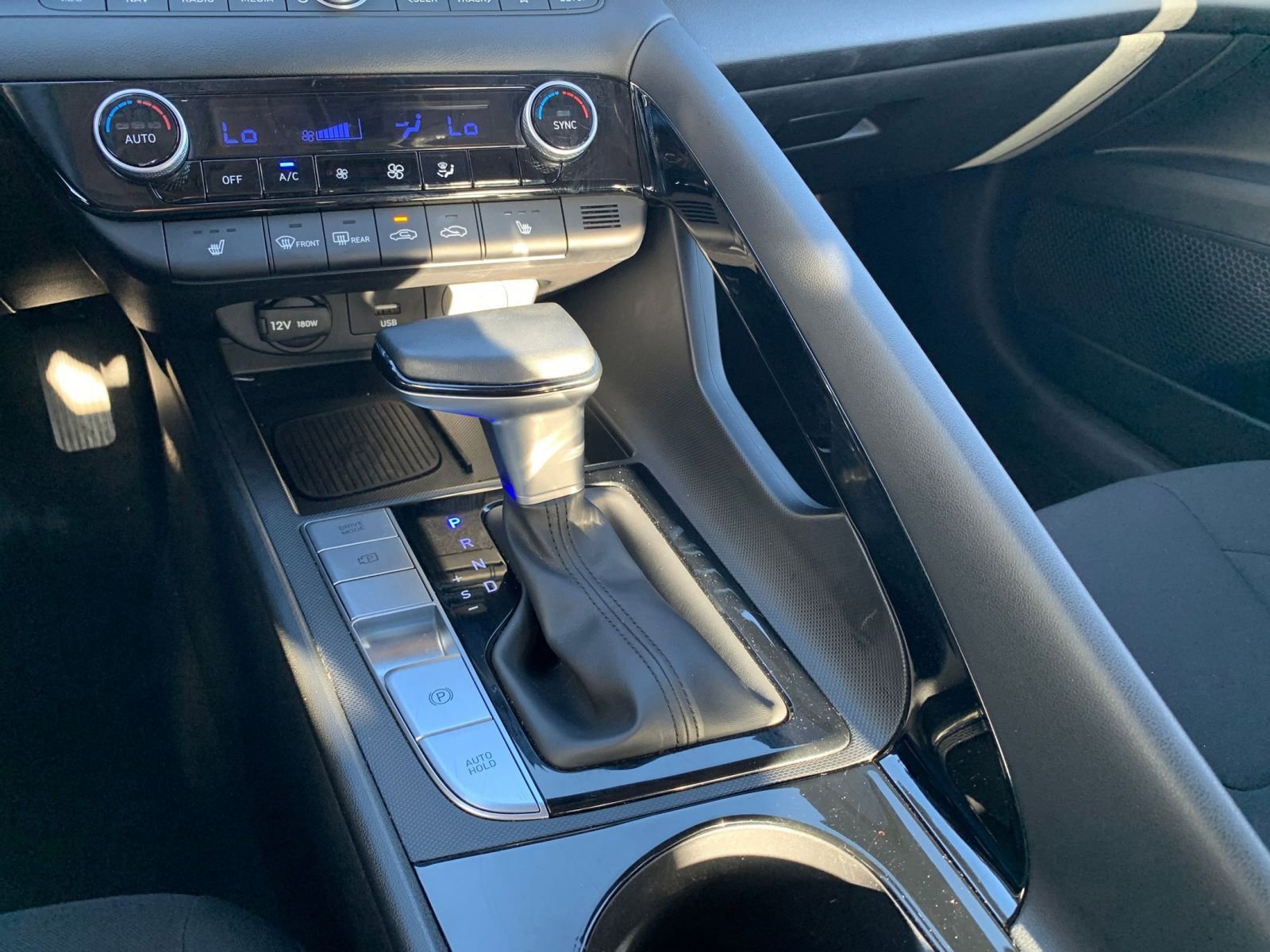 Used 2025 Hyundai Elantra SEL image 39