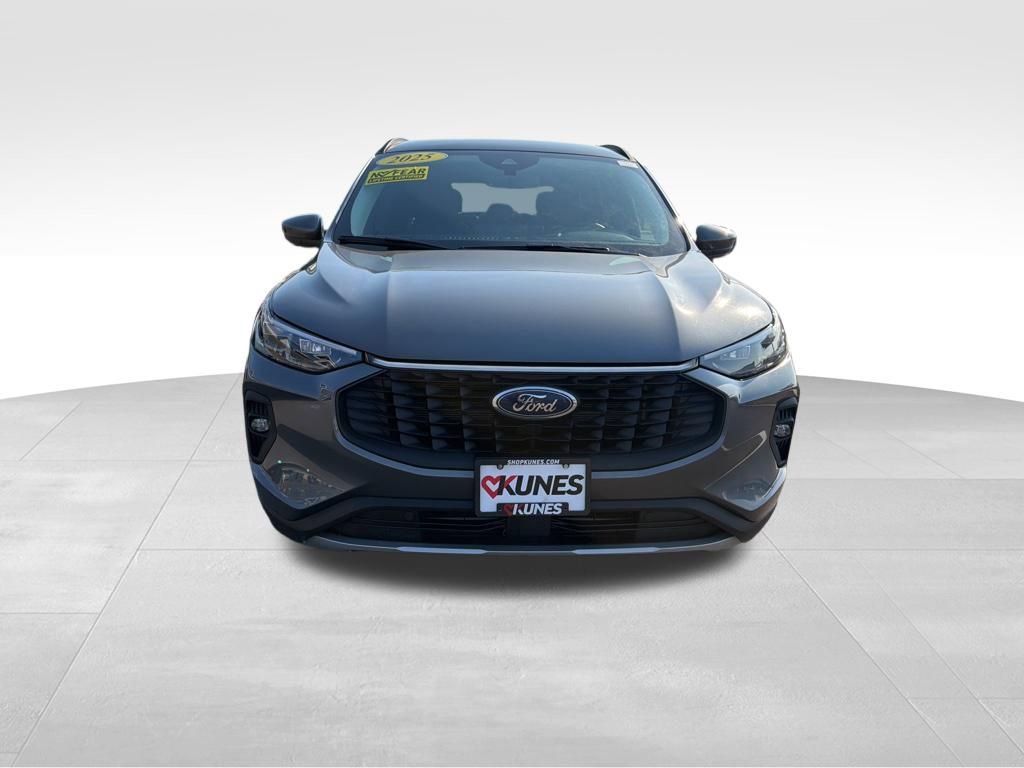 Used 2025 Ford Escape Platinum image 4