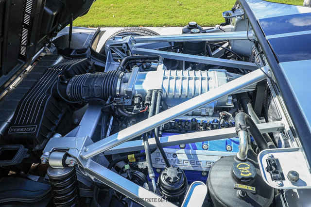 Used 2005 Ford GT RWD image 15